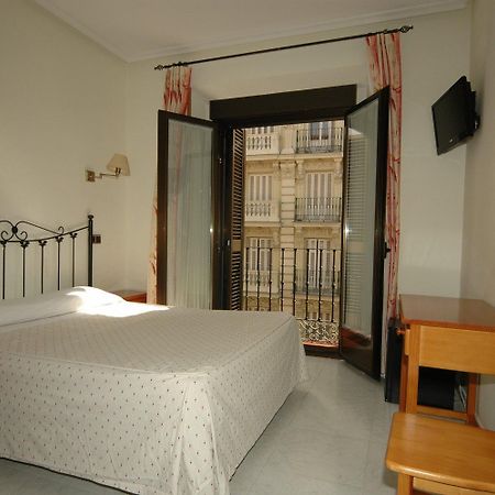 Hostal Ivor Madrid Exteriör bild